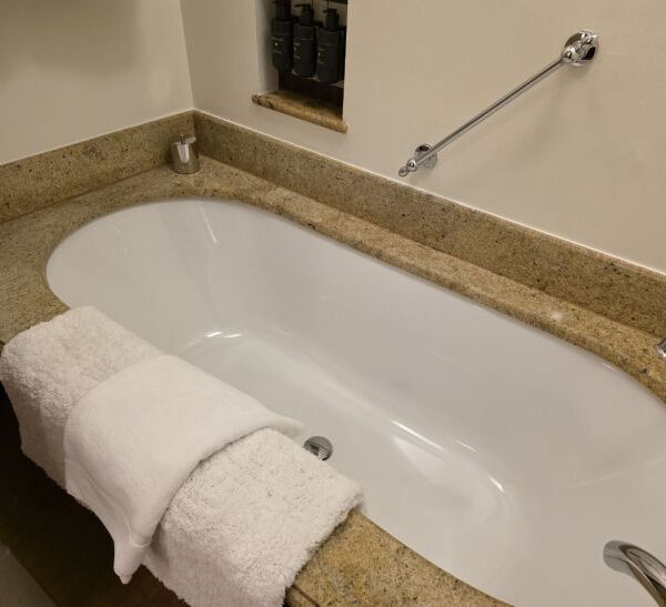 Як освітлення змінює ванну: секрети дизайнерів