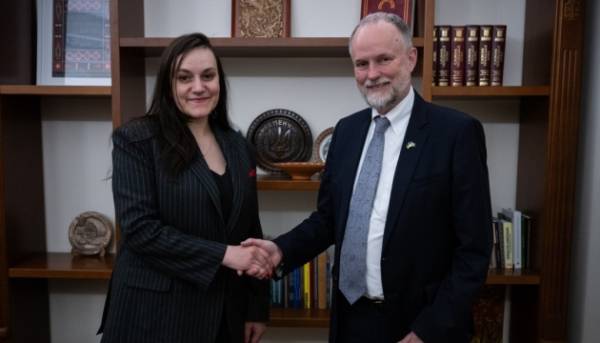 Бережна переговорила з шведським послом про реставрацію зруйнованих культурних об’єктів