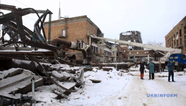 Дарницька ТЕЦ: Значні руйнування, ремонтні роботи в дії.