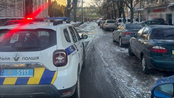 Водоканал у центрі Києва: ремонти спричинили обмеження руху та відсутність води в оселях