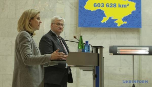 Австрійський міністр закордонних справ: Відень готовий прийняти одну з майбутніх Конференцій з…