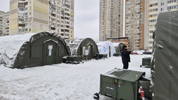 Київ: Приблизно сотня будівель без опалення. Що відбувається на Троєщині та Дарниці?
