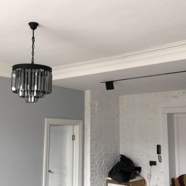 Навіщо у вітальні потрібен стельовий плінтус: і чому його часто…