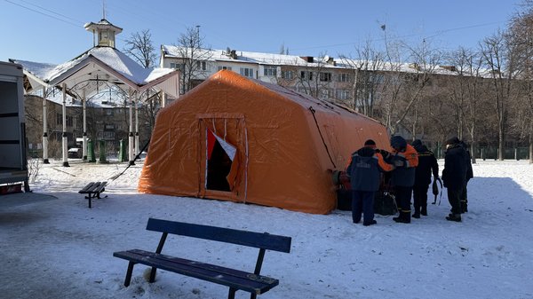 Пошкоджена теплоелектроцентраль: понад 1100 багатоповерхівок на лівобережжі Києва – без опалення.