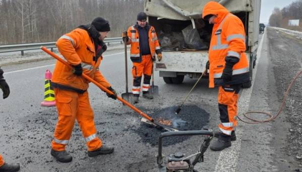 Кулеба: Щогодини дорожники оновлюють до 4 гектарів покриття.