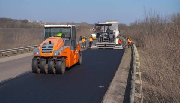 Кулеба: Ще 1,5 мільярда на відновлення доріг біля фронту