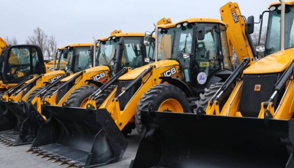 JICA надала общинам Запоріжжя та Чернігова 38 одиниць спецтехніки для відбудови.