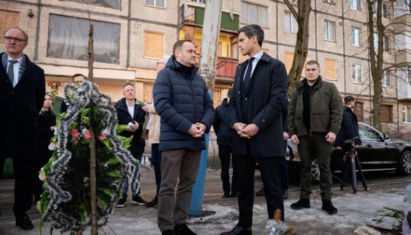 Міністр Кулеба та очільник уряду Нідерландів побували в будинку Святошинського району, який…