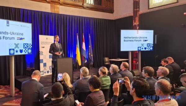 Голландія заохочує підприємництво вкладати кошти у відновлення України негайно.