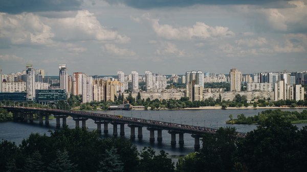 На Патона прорив теплотраси: два київські райони без опалення.