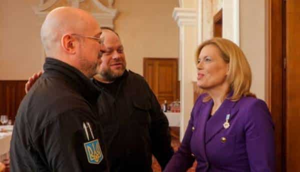 Прем’єр-міністр обговорив з головою Бундестагу передачу устаткування для відновлення енергосистеми