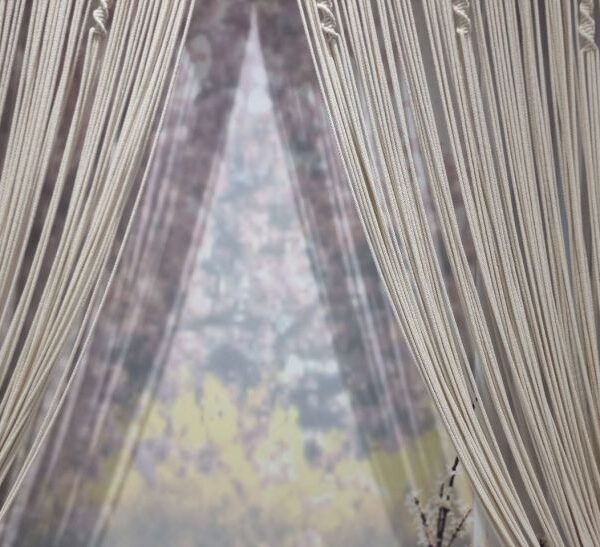 Чому дизайнери ненавидять ці штори: головна помилка у текстилі