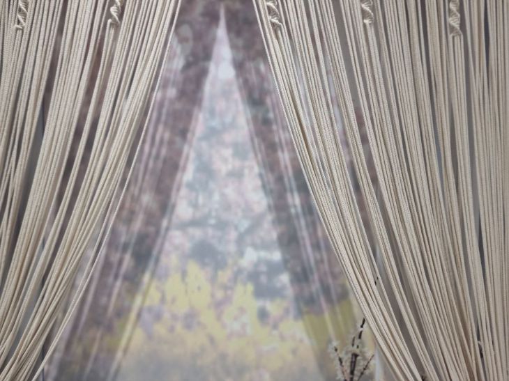 Чому дизайнери ненавидять ці штори: головна помилка у текстилі