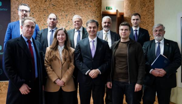 Україна і Греція планують договір про партнерство у відновленні.