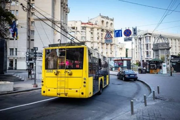 Фінансові аспекти проїзду в Києві: чому зростання цін шкодить комунальному транспорту —…