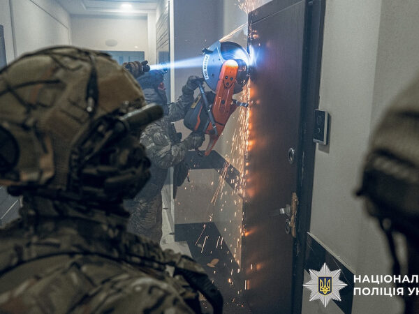 Правоохоронці викрили аферистів, які під виглядом інвестицій у криптовалюти виманили майже тисячу українців на 1,1 мільйона доларів — Міністерство фінансів