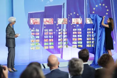 Лагард презентувала 10 варіантів дизайну