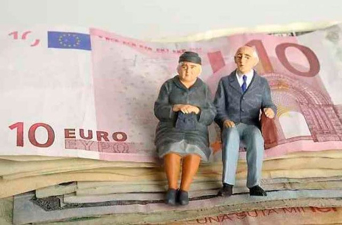 Минулого року понад 60% жінок, які вийшли на пенсію в ФРН, отримували державну пенсію на суму менше 1446 євро на місяць — саме цей дохід визнано у Німеччині порогом бідності.