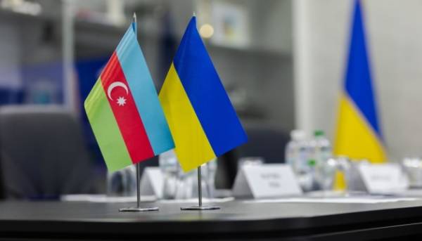 Українські залізничники одержали майже 40 тонн енергетичного обладнання з Азербайджану