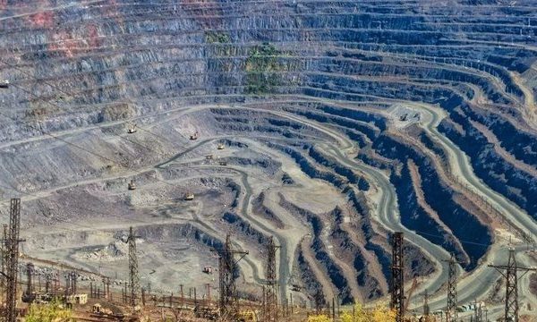 Південний гірничо-збагачувальний комбінат частково зупиняє свою діяльність у зв’язку з нападами агресора на комерційні судна цивільного призначення.
