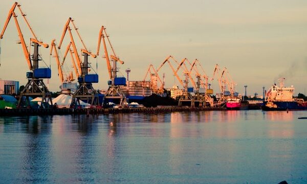 Maersk тимчасово зупиняє операції в порту “Чорноморськ” через обстріли з боку Росії