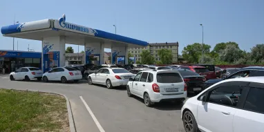 Російська Федерація продовжила обмеження на вивезення бензину до завершення 2026 року.