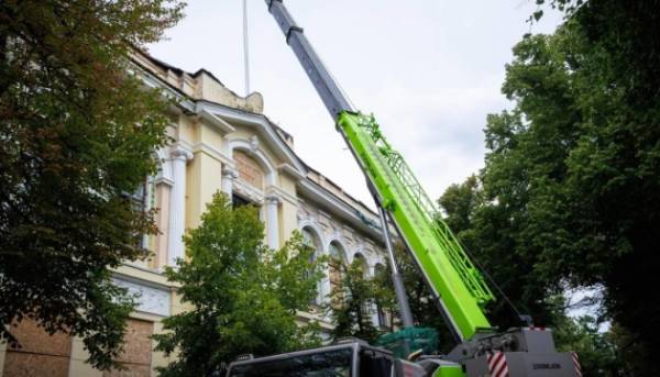 Перший етап відновлення почався в харківському музеї, постраждалому від російського удару.