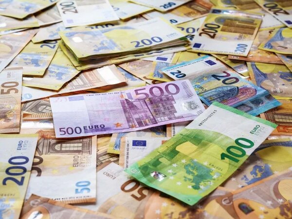 На закритті міжбанківського ринку курс долара зріс, тоді як євро знизився — Міністерство фінансів