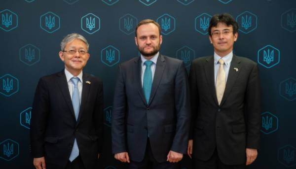 Кулеба та посол Японії обговорили майбутню допомогу у відновленні України