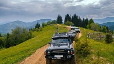 Збитки довкіллю від нелегального джипінгу у заповідниках сягають майже 1,4 мільйона гривень