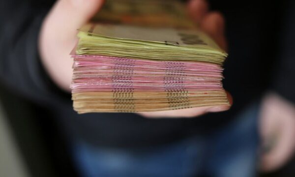 Середній рівень заробітної плати в Україні у червні зріс на 5,9%, досягнувши 32,783 тисяч гривень – Держстат