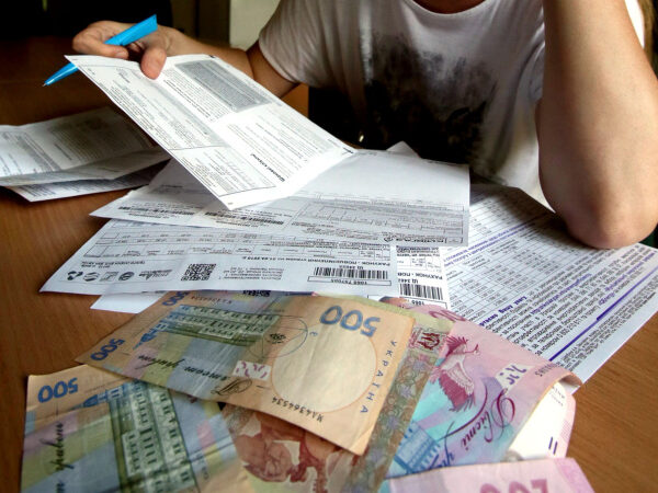 Міжнародний валютний фонд не наполягає на підвищенні тарифів на комунальні послуги для всіх споживачів, проте Україна спостерігає затримки у реалізації трьох основних реформ, зазначає Міністерство фінансів.