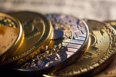 Які віртуальні валюти вистояли майже десятиліття змін: сім активів, що залишаються в топ-50