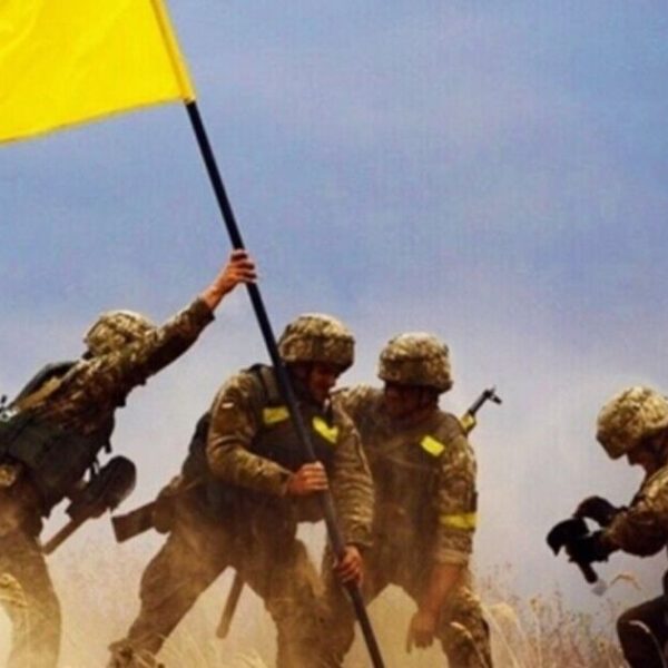 Неможливо було залишити “улюблених сусідів” без вітань”: Воїни України підняли стяг України на Курщині