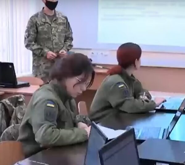 Впровадити примусову мобілізацію для всіх”: в Україні закликали призвати жінок на військову службу