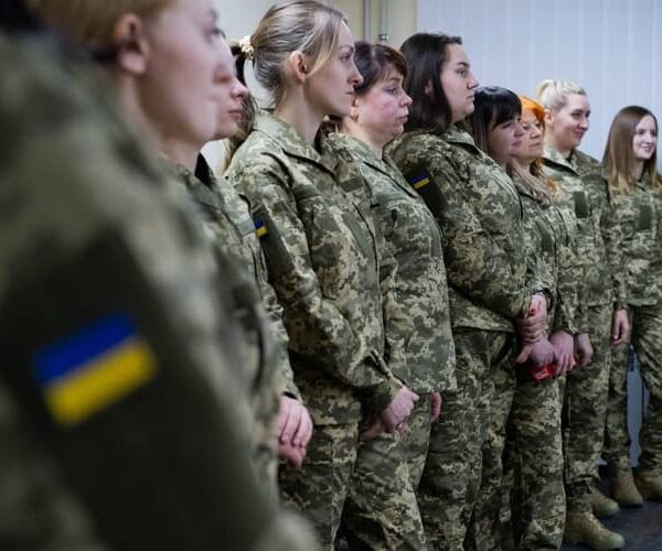 Українок чекає на рішення Ради щодо мобілізації: що з ними буде