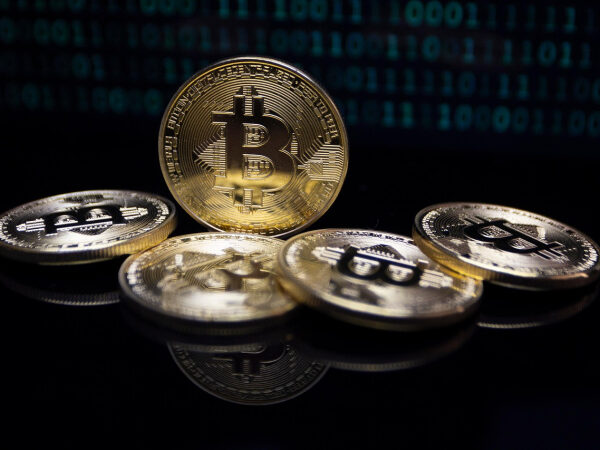 Свіжі крипто-зведення: Вартість Bitcoin перевищила 80 000 доларів, Ethereum подорожчав на 2,5% за 24 години — Мінфін