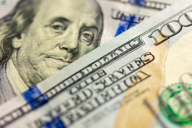 Зростання потреби в іноземній валюті: обсяг придбаних українцями доларів у липні