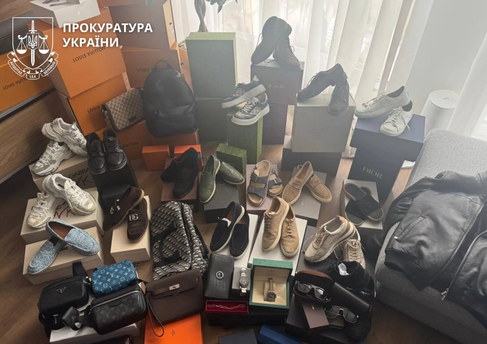 У військового конфіскували колекцію брендових речей