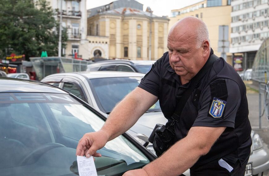 Штраф 680 гривень та евакуатор: автомобіль, припаркований біля входу до будинку або&hellip;