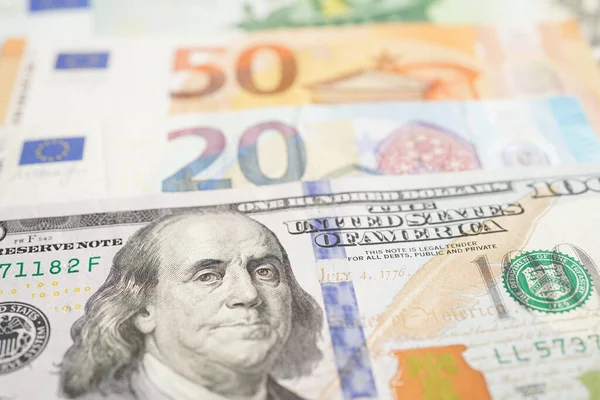 Долар зріс, євро впало: вартість від Нацбанку на 25 серпня — Мінфін