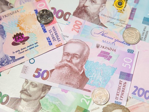Середній заробіток в Україні наблизився до 32,8 тисячі гривень: регіони з найвищими виплатами, за даними Мінфіну
