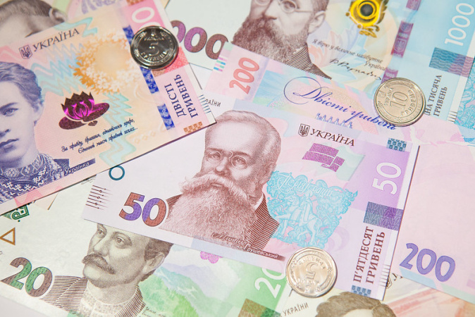 Середня зарплата в Україні зросла до майже 32,8 тисячі гривень: де платять найбільше