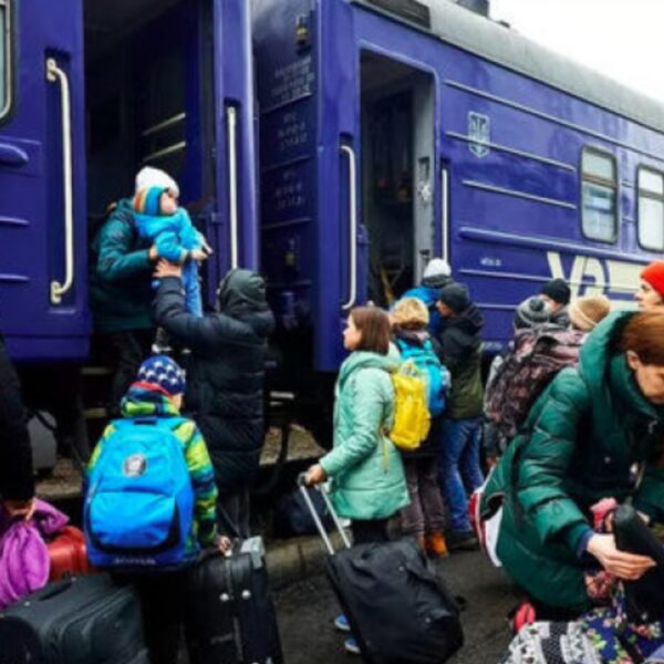 Майже 90 потягів затримуються через напад на Київ: рейси запізняться на 9+ годин