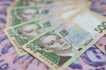 Пенсії депутатів: гроші та гривні