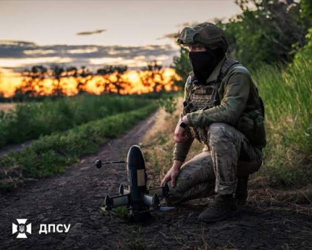 Голова МВС України Іван Вигівський повідомив, що підписав накази про виплату додаткових мотиваційних винагород військовослужбовцям Національної гвардії, Державної прикордонної служби та поліцейським поліції особливого призначення, які захищають державу на фронті.