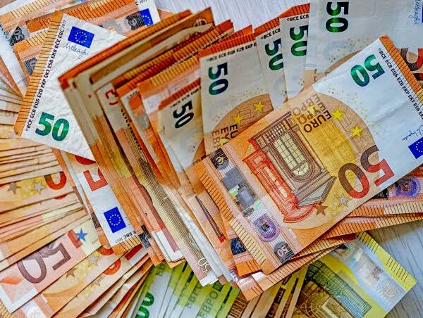 Валютний курс 20 серпня: євро помітно подорожчало на ринку готівки — Мінфін