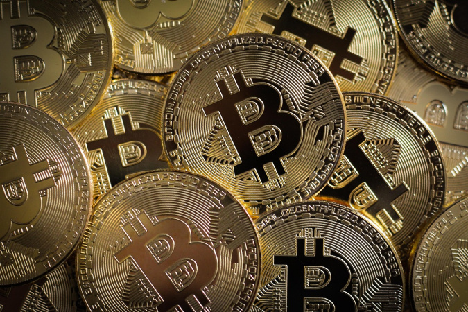 Трейдер заробив $1,2 млн на мемкоїні PIPEDOG, стрибки BTC та ETH ліквідували $280 млн позицій: що нового