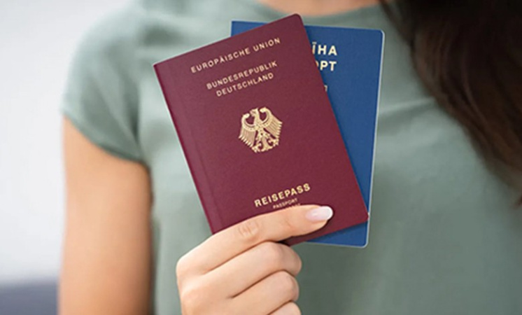 У Німеччині більше не діє прискорена процедура отримання громадянства, яка дозволяла окремим категоріям іноземців натуралізуватися вже через три роки проживання.