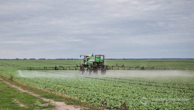 В ЄС продовжили дозвіл на фенмедифам, кломазон та піраклостробін В ЄС продовжили дозвіл на фенмедифам, кломазон та піраклостробін